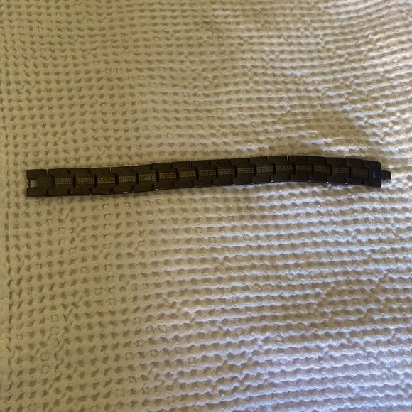 Men’s wrist band - metal with silver/grey design - Picture 1 of 5